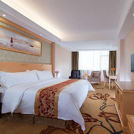 Fenghuangwei Vienna Hotel Shenzhen Fuyong Village מראה חיצוני תמונה
