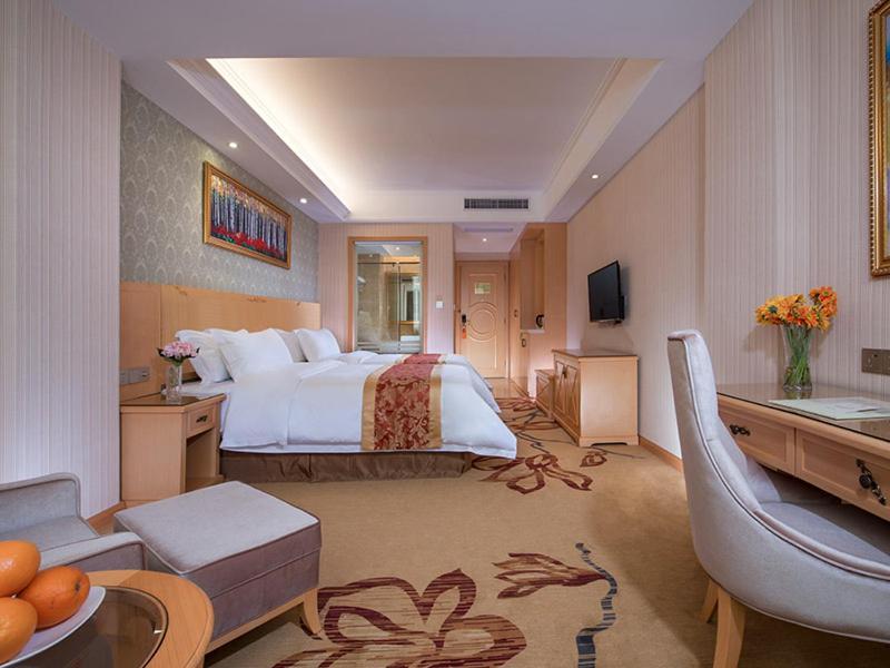 Fenghuangwei Vienna Hotel Shenzhen Fuyong Village מראה חיצוני תמונה